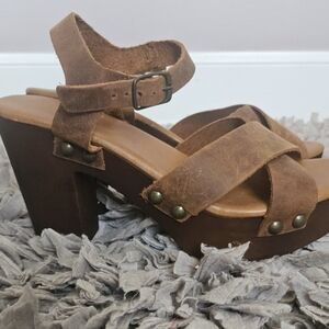 NWT Avellini Made in Italy Leather Platform Boho Studded Sandals Size 9